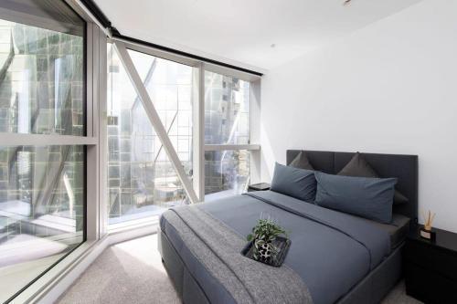 A Spacious & Lux Apt for 5 Next to Southern Cross