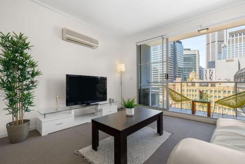 A Stylish Apt City Views Next To Darling Harbour - Tap to explore photos