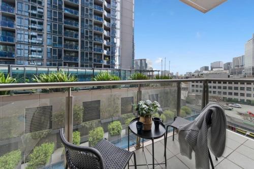 A Large 2BR Apt Near Crown, Sleeps 8, Free Parking Room Type - Apartment