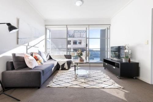 A Comfy 2BR Apt Amazing View of Darling Harbour - Tap to explore photos