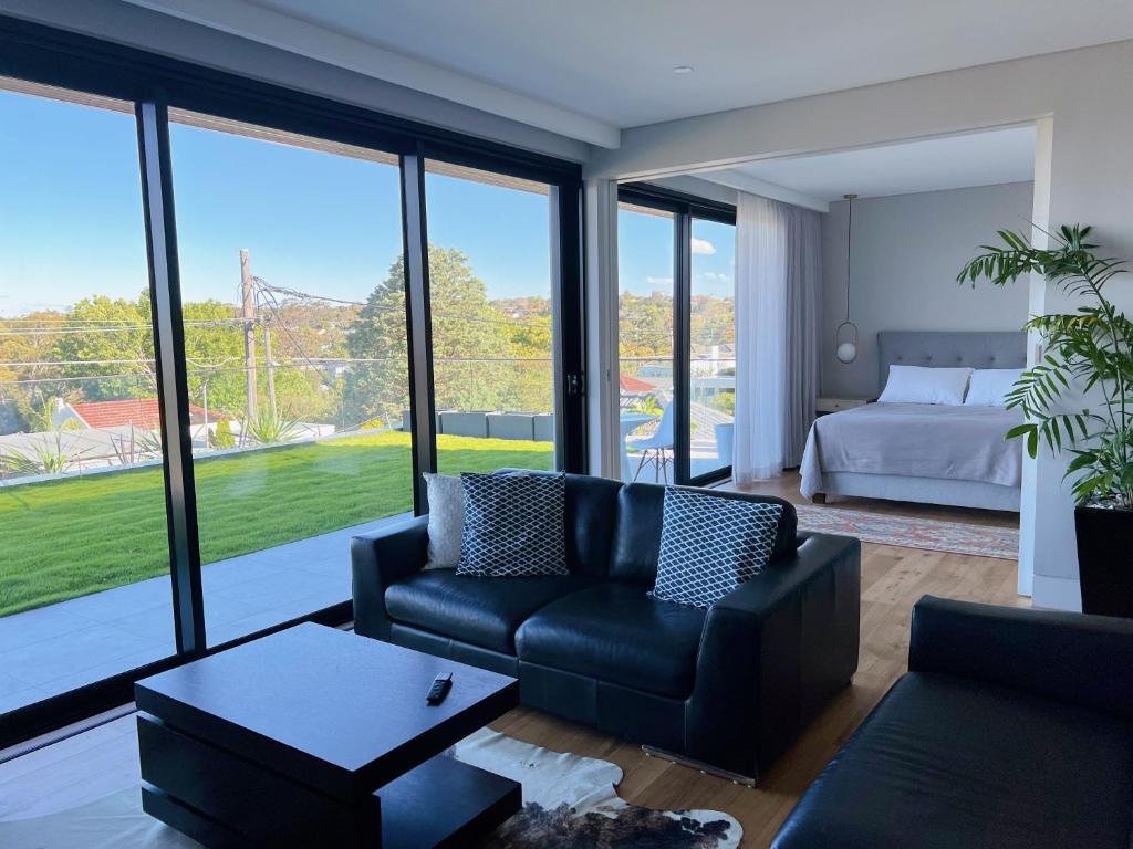Balgowlah Paradise Apartment - Tap to explore photos