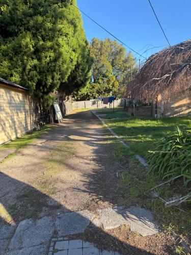 Mitcham Station Home Stay - Tap to explore photos
