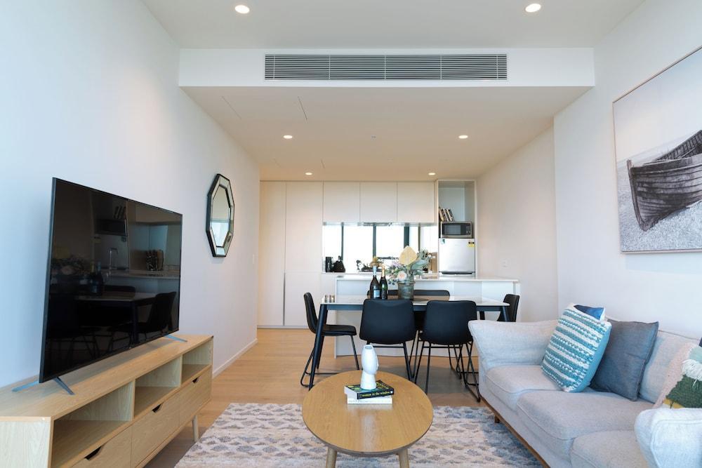 Mega Style Apartments Melbourne Square - Tap to explore photos