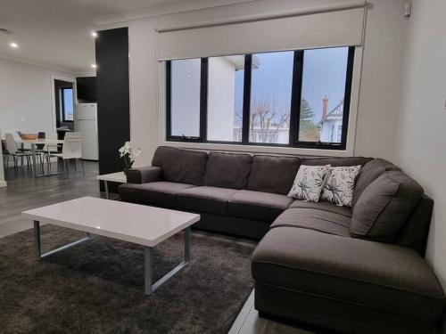 Spacious 3 Bedroom Modern Apartment - St Kilda East Room Type - Three-Bedroom Apartment Spacious 3 Bedroom Modern Apartment - St Kilda East Room Type - Three-Bedroom Apartment