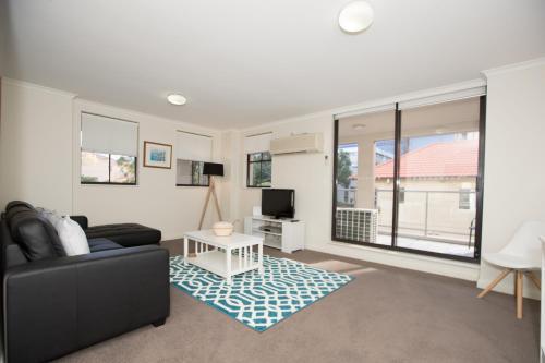 Bentleigh North Sydney Self Catering - Tap to explore photos