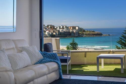 Bondi Beach Waves Beachfront Apartment