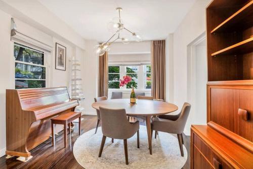 Henrietta's Gem - Close to cafes, shops and more - Tap to explore photos