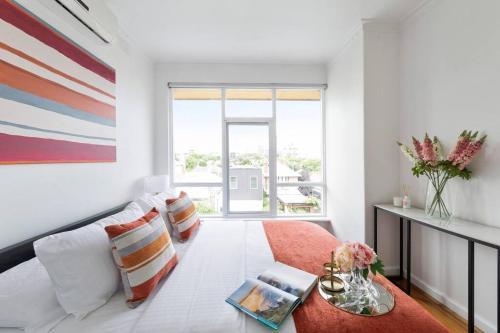 Prahran Chic & Cozy Retreat - Tap to explore photos