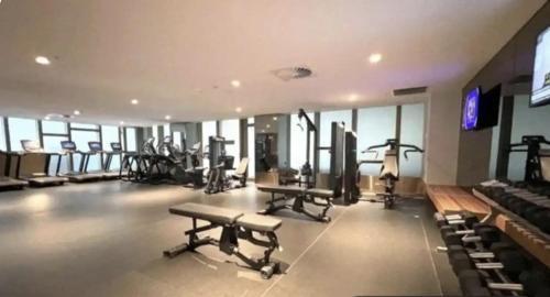 Prestigious 2B apt unreal harbour view #WSP37BB - Tap to explore photos