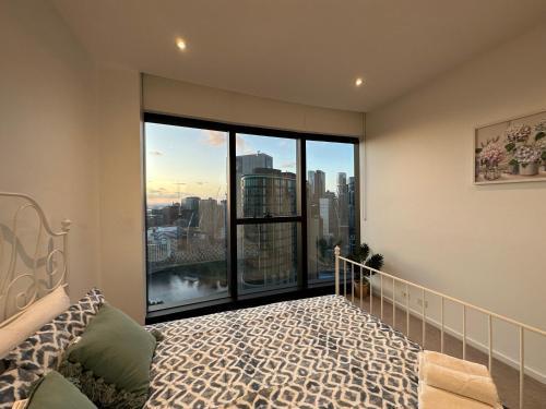 Prima Tower Apartment Face to Crown by GoodLive - Tap to explore photos
