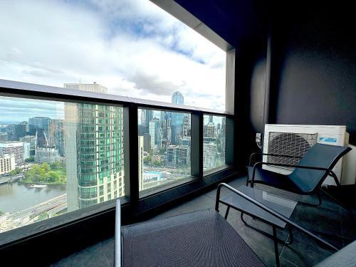 Prima Tower Apartment Face to Crown by GoodLive - Tap to explore photos