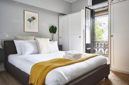 Redfern Classic Terrace - Parking and Balcony