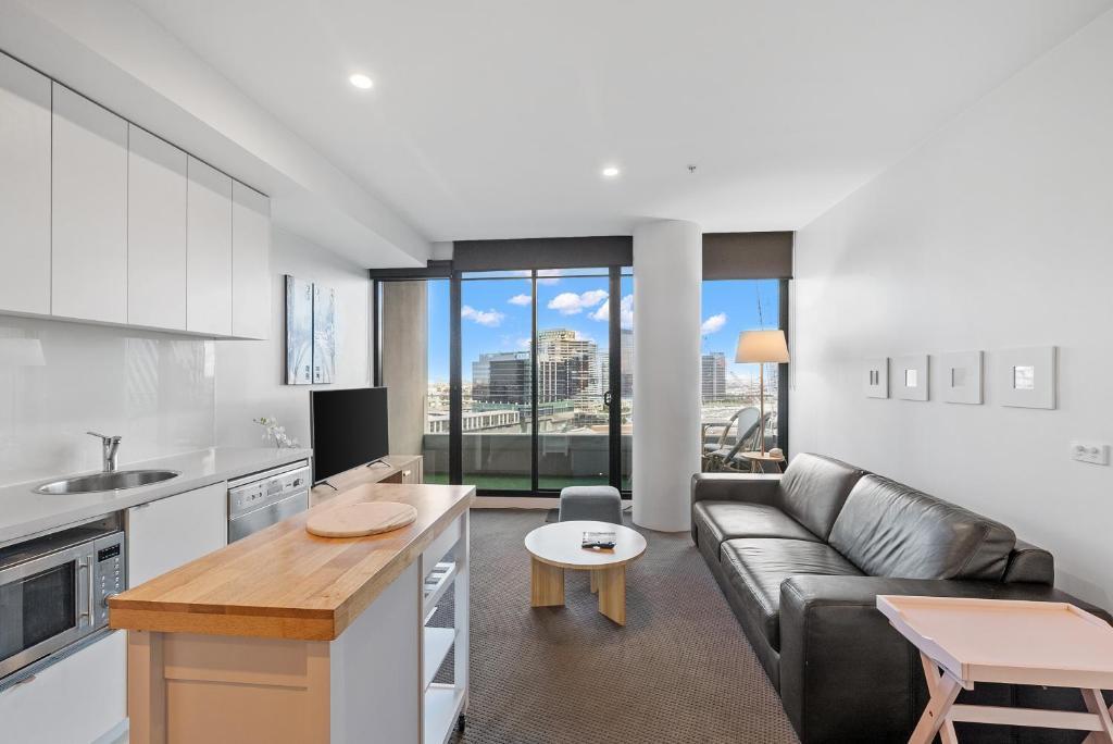 Resort Style Living Yarra Wharf - Tap to explore photos