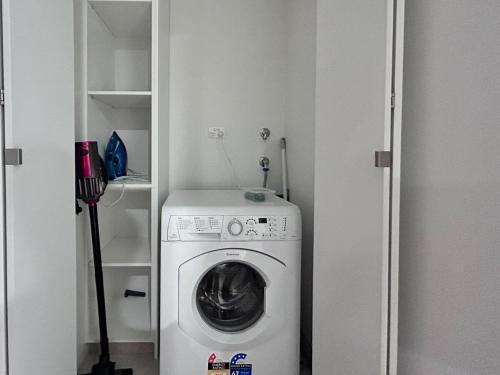 Charming 1BR MaribyrnongWifibalcony - Tap to explore photos