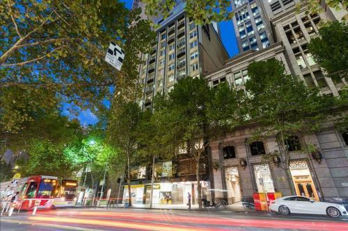 Collins central 2-bd apartment with pre-reserve parking Room Type - Two-Bedroom Apartment