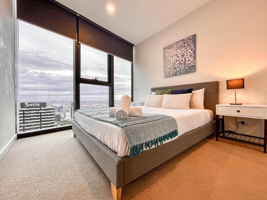 Dreamy view on high level 2BR1BA apt CBD PoolGy - Tap to explore photos