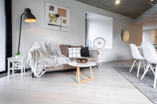 Stunning 2br2ba Apt North Melwi-fifree Parking - Tap to explore photos