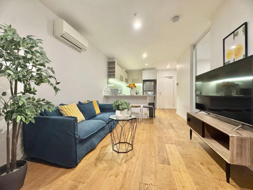 Stylish CBD apt in prime location w Balcony#TF25 - Tap to explore photos