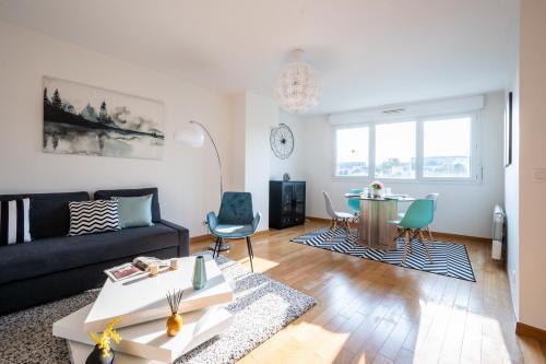 Immotovo - Suite moderne - Paris 8 min - Parking - NETFLIX - Tap to explore photos