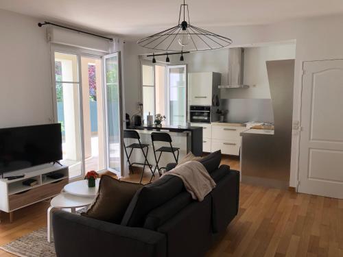 Ideal flat Val d'Europe Disneyland with Parking - Tap to explore photos