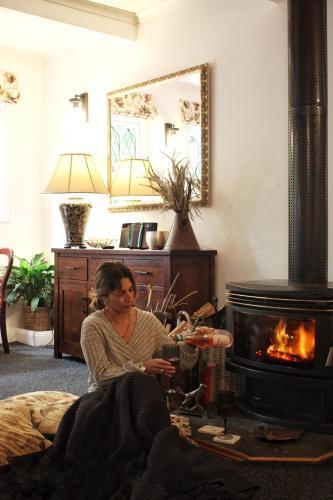 Wild Orchid Olinda Private Luxury Cottage - Tap to explore photos