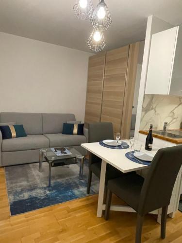 Beau studio cosy entre Paris et Disneyland - Tap to explore photos
