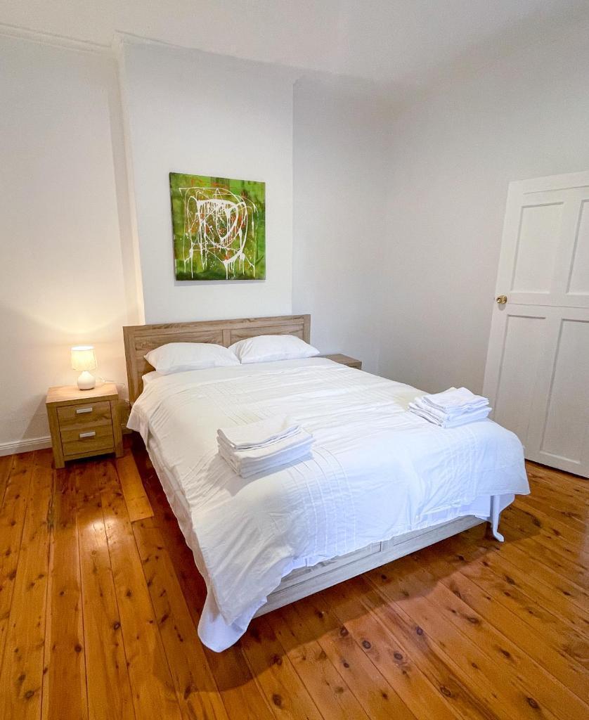 LCF Rosehill Accommodation 3 free car parking inside property G2 - Tap to explore photos