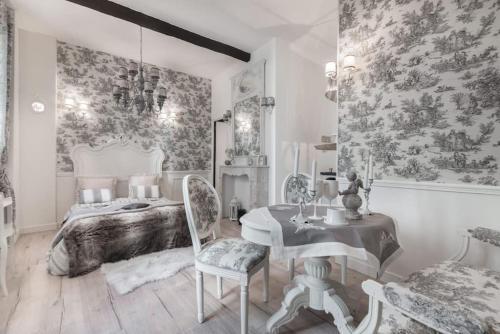 A 2 pas de la Tour Eiffel Room Type - One-Bedroom Apartment