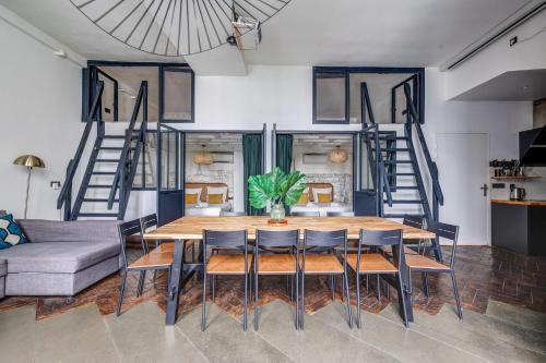 Stylish and sunny 7BD with garden for 17 guests! Room Type - Apartment