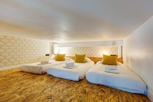 Stylish and sunny 7BD with garden for 17 guests!