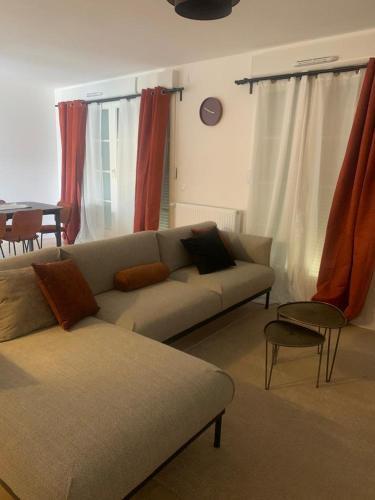 Superbe Appartement F4 Puteaux - Tap to explore photos