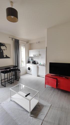Charming Parisian studio! Room Type - King Studio with Sofa Bed