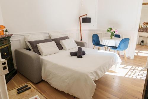 Le Marais cosy-comfy appartment - Tap to explore photos