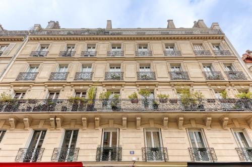 Studio Cocoon with View in the Heart of Paris 09