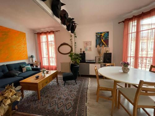 Appartment charming Tour Eiffel - Tap to explore photos