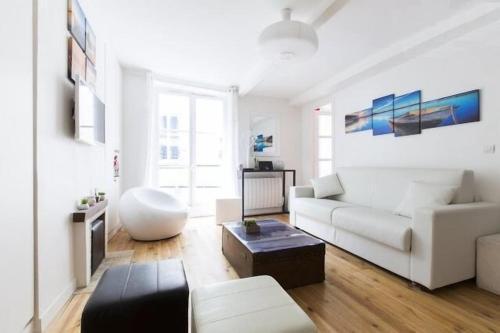 High Standing 2-Room Apartment in Latin Quarter Paris - Tap to explore photos
