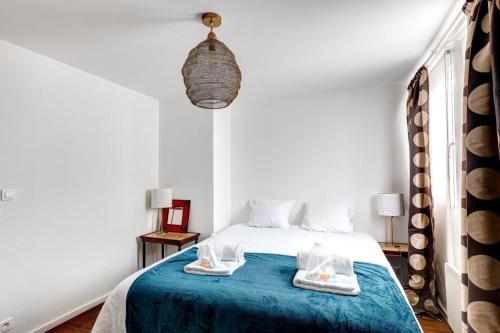 259 Suite Suzy - Superb Duplex in Paris - Tap to explore photos