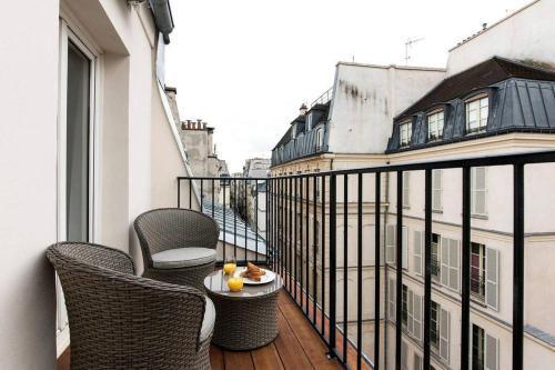 Superbe studio avec balcon au coeur de Montorgueil - Tap to explore photos