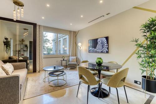 MONTAIGNE EXECUTIVE SUITE Room Type - Two-Bedroom Apartment MONTAIGNE EXECUTIVE SUITE Room Type - Two-Bedroom Apartment