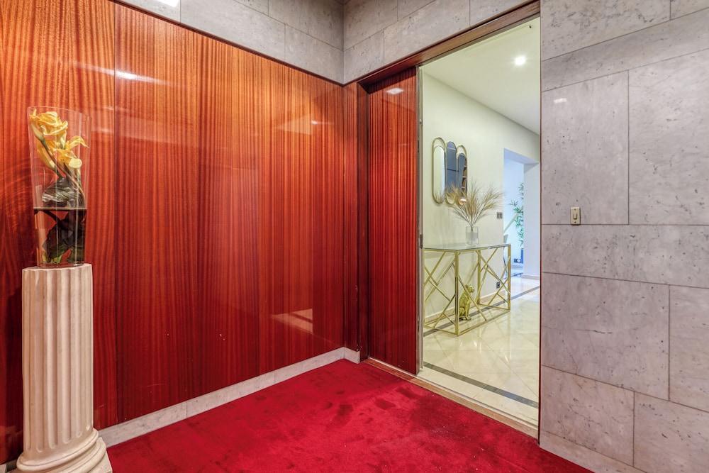 MONTAIGNE EXECUTIVE SUITE - Tap to explore photos