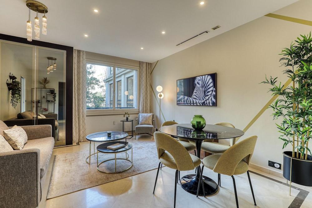 MONTAIGNE EXECUTIVE SUITE Room Type - Executive Apartment, 2 Bedrooms, Kitchen, City View