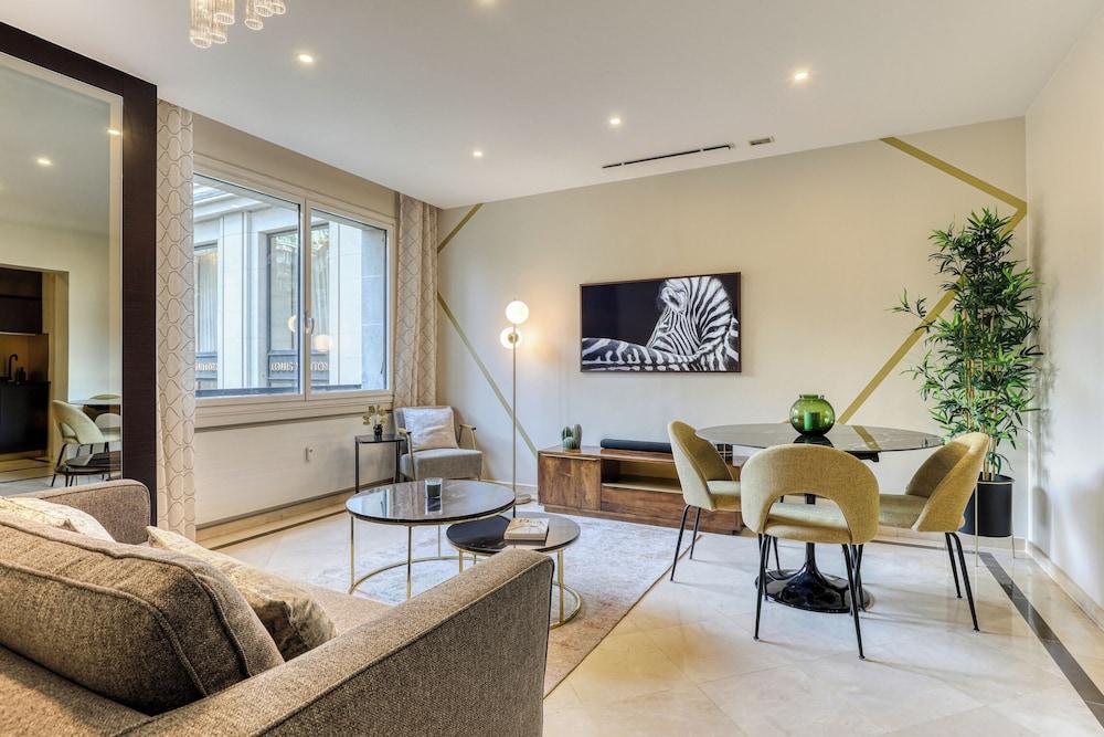MONTAIGNE EXECUTIVE SUITE - Tap to explore photos