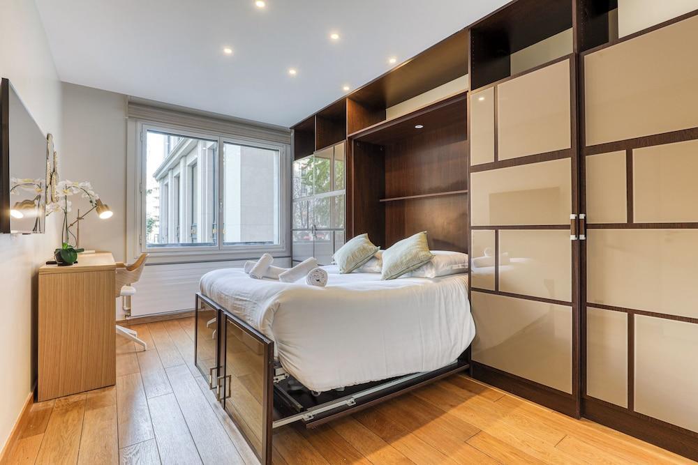 MONTAIGNE EXECUTIVE SUITE - Tap to explore photos