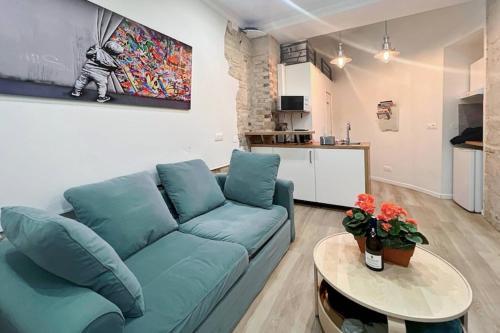 A unique duplex in the heart of Montorgueil - Tap to explore photos