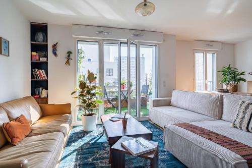 Stunning apartment with balcony to visit Paris - Tap to explore photos