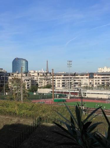 Studio avec terrasse proche des transports.