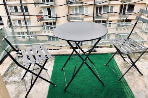 Studio With Balcony In Issy Les Moulineaux - Tap to explore photos