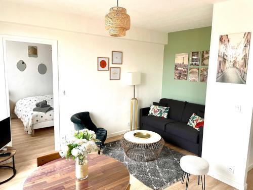2 pièces lumineux aux portes de Paris Room Type - One-Bedroom Apartment