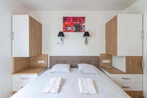 Milly apartment next to Disneyland BMYGUEST - Tap to explore photos