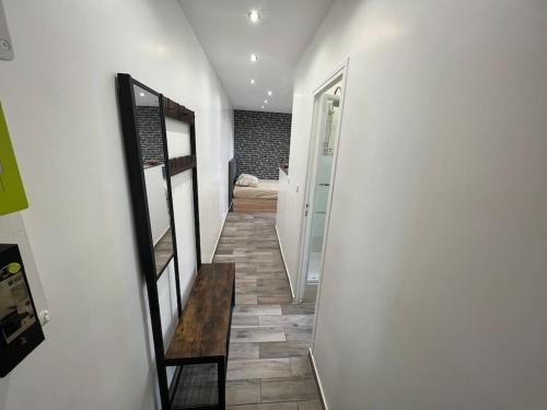 Quiet & bright studio 15min away from Paris - Tap to explore photos